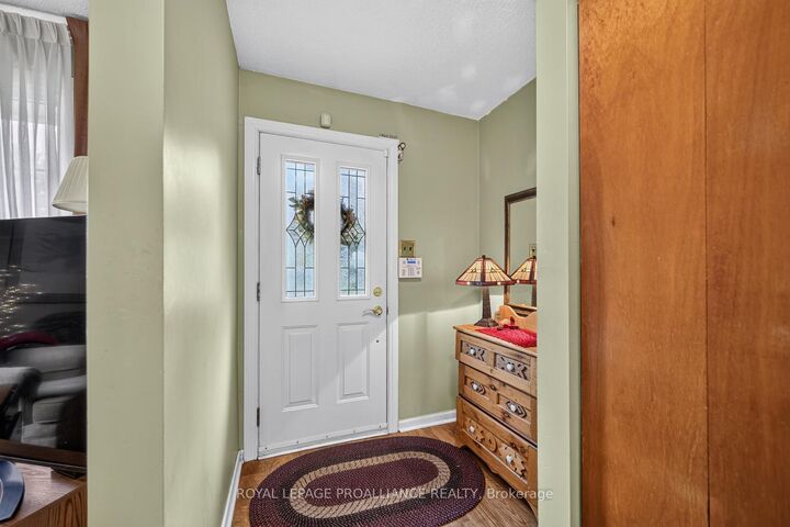 Property Photo:  1319 Alwington Street  ON K6V 6A5 