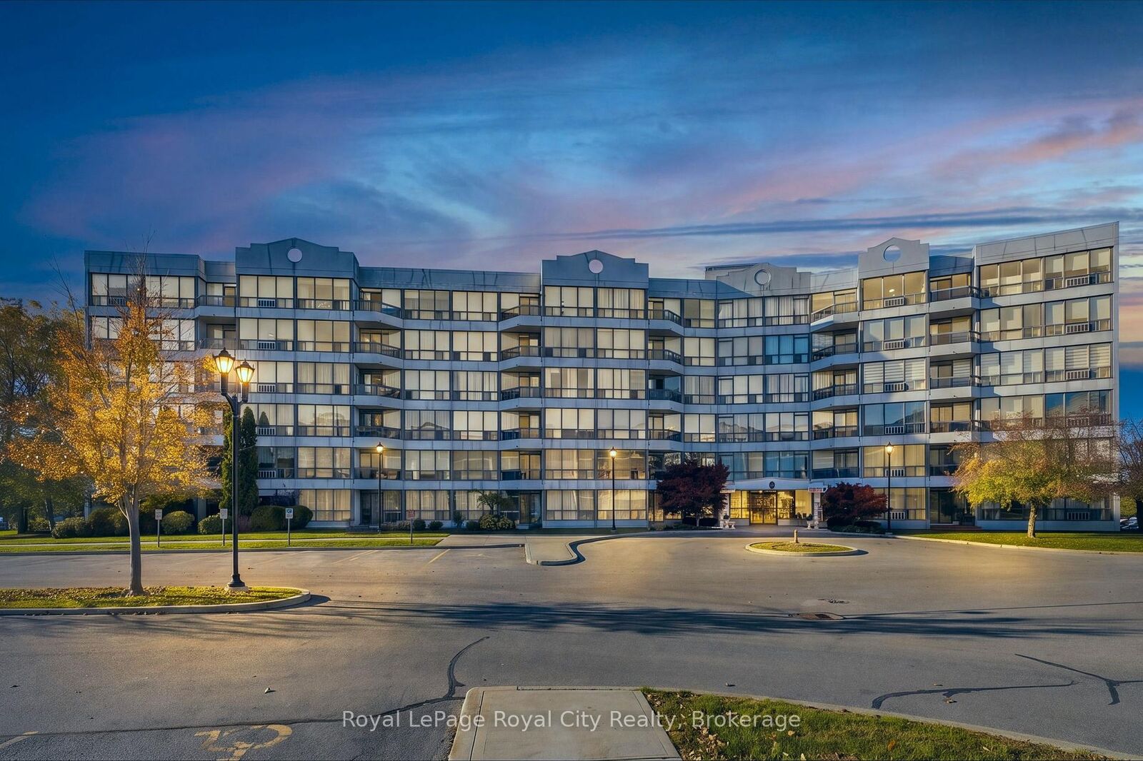 Property Photo:  107 Bagot Street 102  ON N1H 8H5 