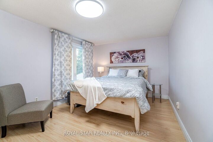 Property Photo:  39 Courtleigh Square  ON L6Z 1J2 