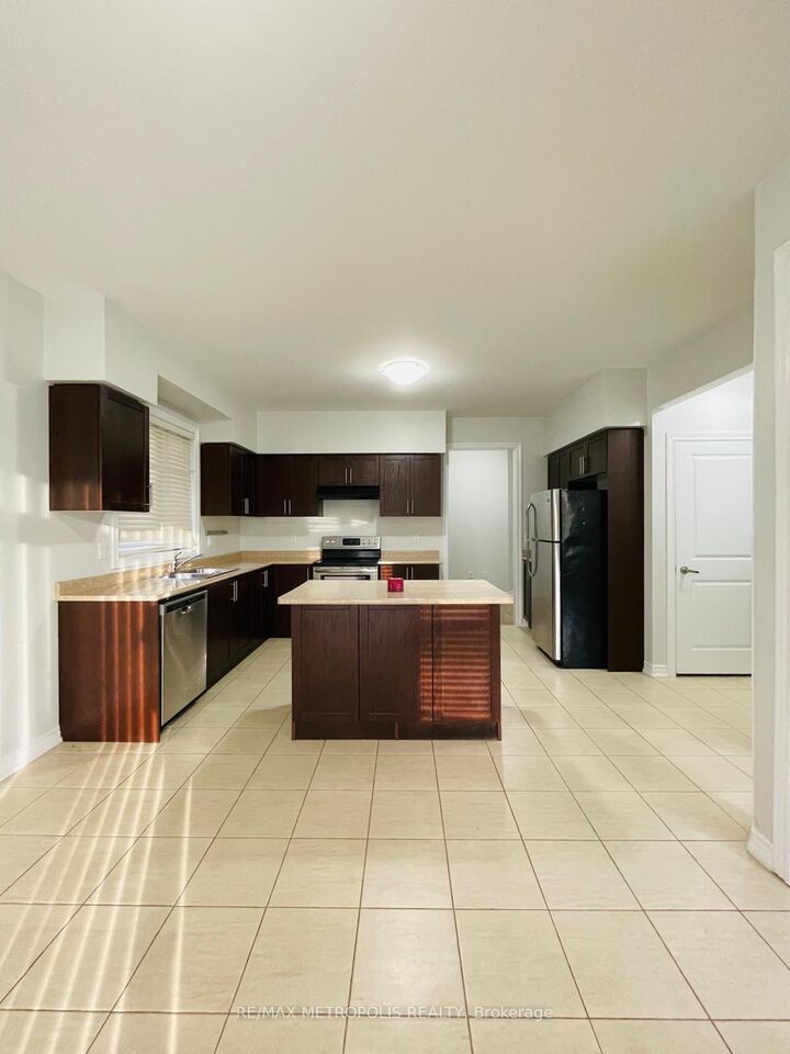 Property Photo:  10 Barchard Street  ON L1B 1G9 