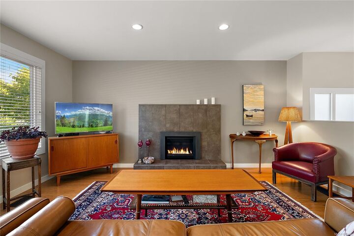 Property Photo:  453 Monterey Ave  BC V8S 4T8 