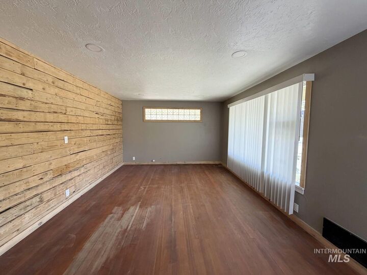 Property Photo: 815 S Idaho Ave ID 83501