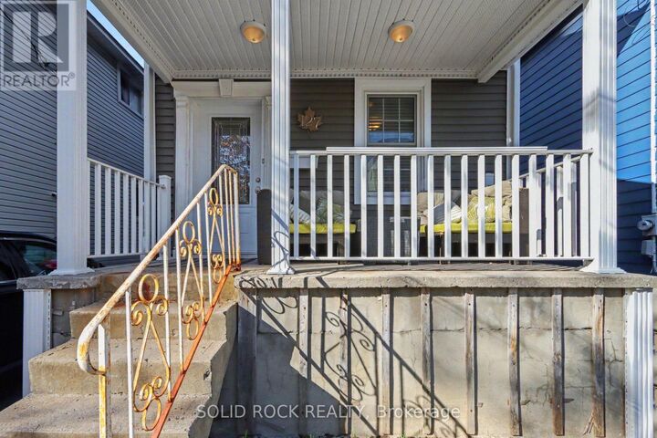 Property Photo:  127 Pamilla Street  ON K1S 3K9 