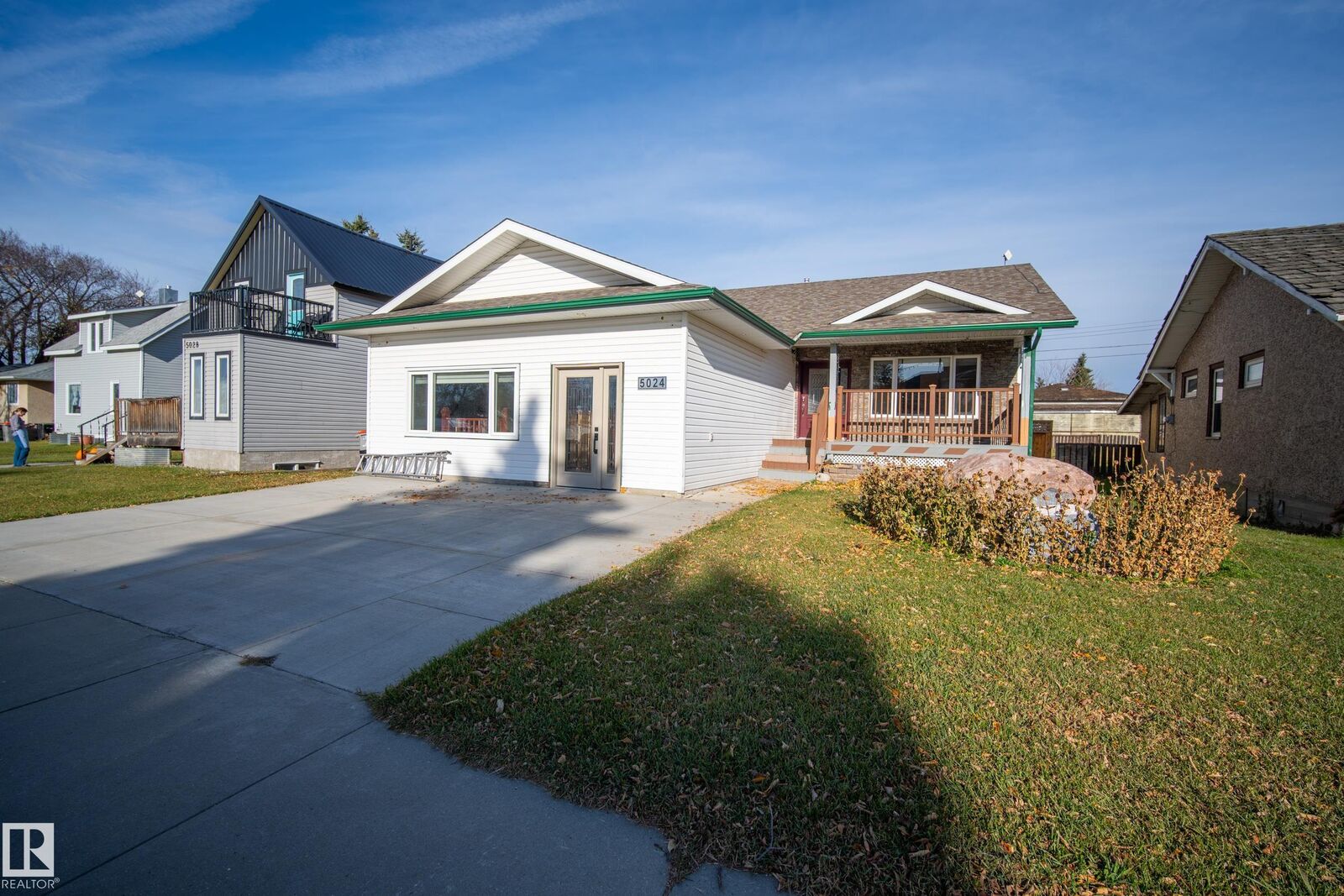 Property Photo:  5024 50 Avenue  AB T0C 1Z0 