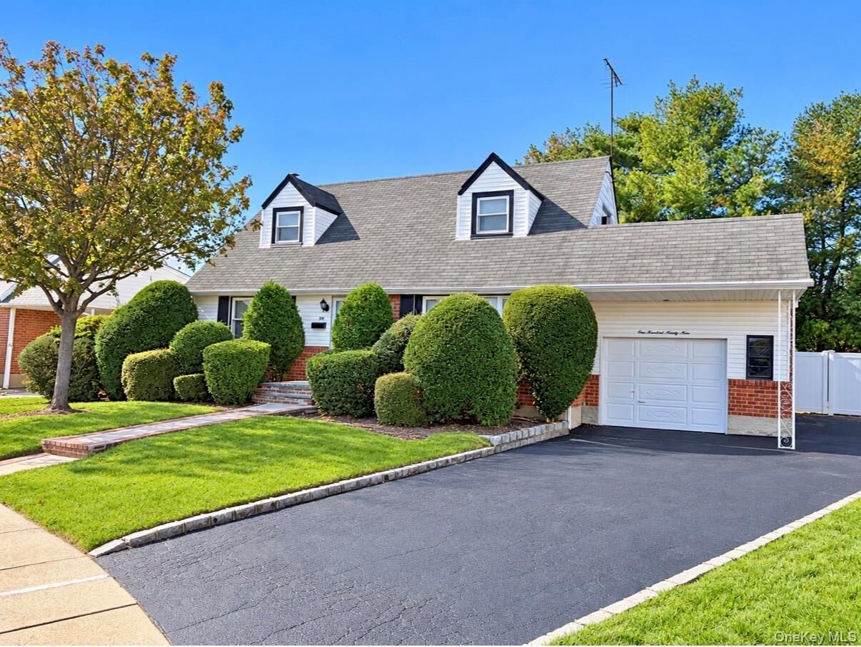 Property Photo:  199 Ronni Drive  NY 11554 