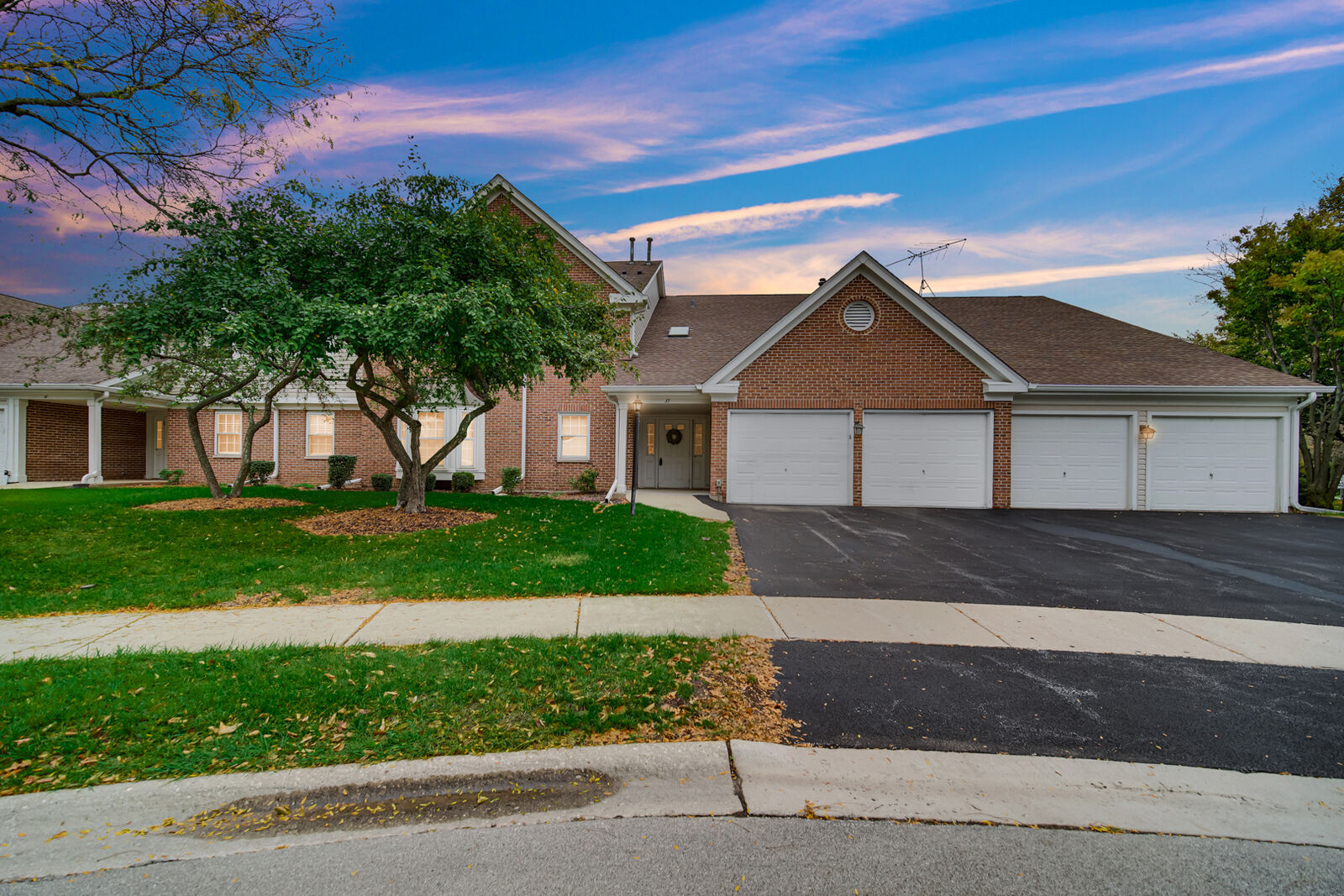 Property Photo:  37 Ashburn Court Z2  IL 60194 