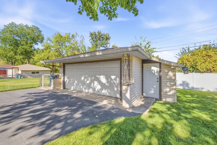 Property Photo:  116 Dennis Drive  IL 60106 