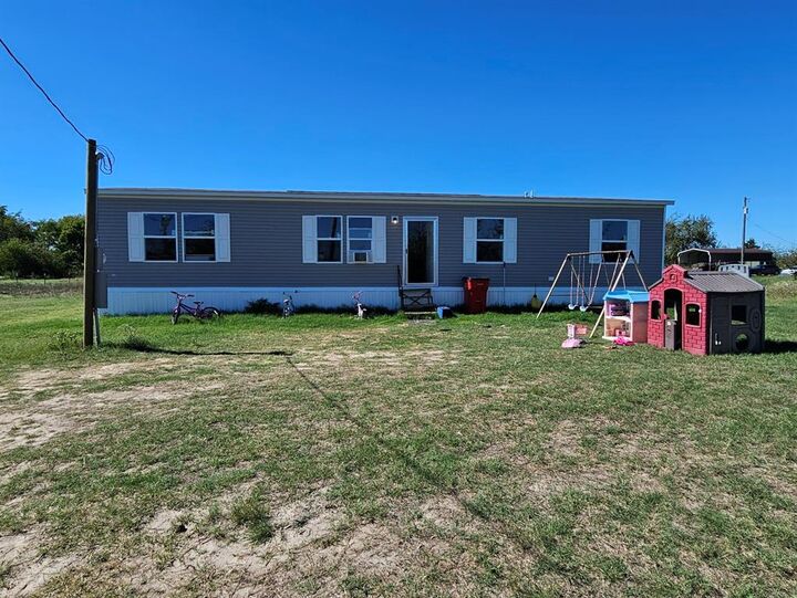 Property Photo:  151 County Road 3567  TX 75437 