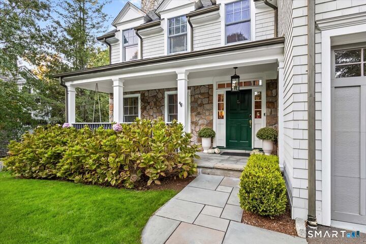 Property Photo:  7 Park Lane  CT 06840 
