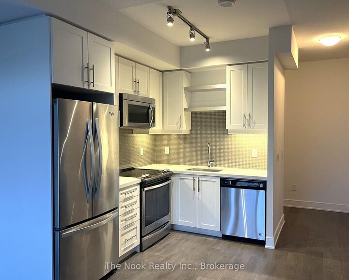 Property Photo:  525 Adelaide Street W 1728  ON M5V 0N7 