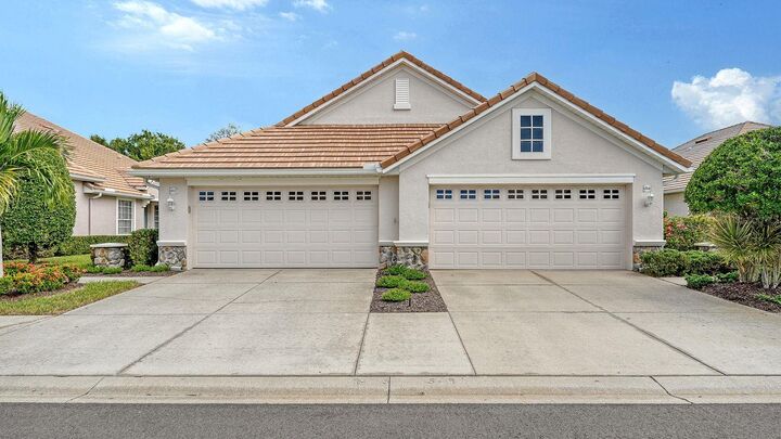 Property Photo:  6937 Woodmore Terrace  FL 34202 