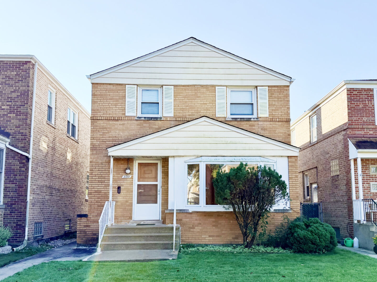 Property Photo: 3129 W Birchwood Avenue IL 60645
