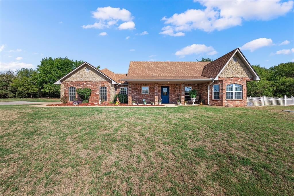 Property Photo:  350 Huntington  OK 73044 