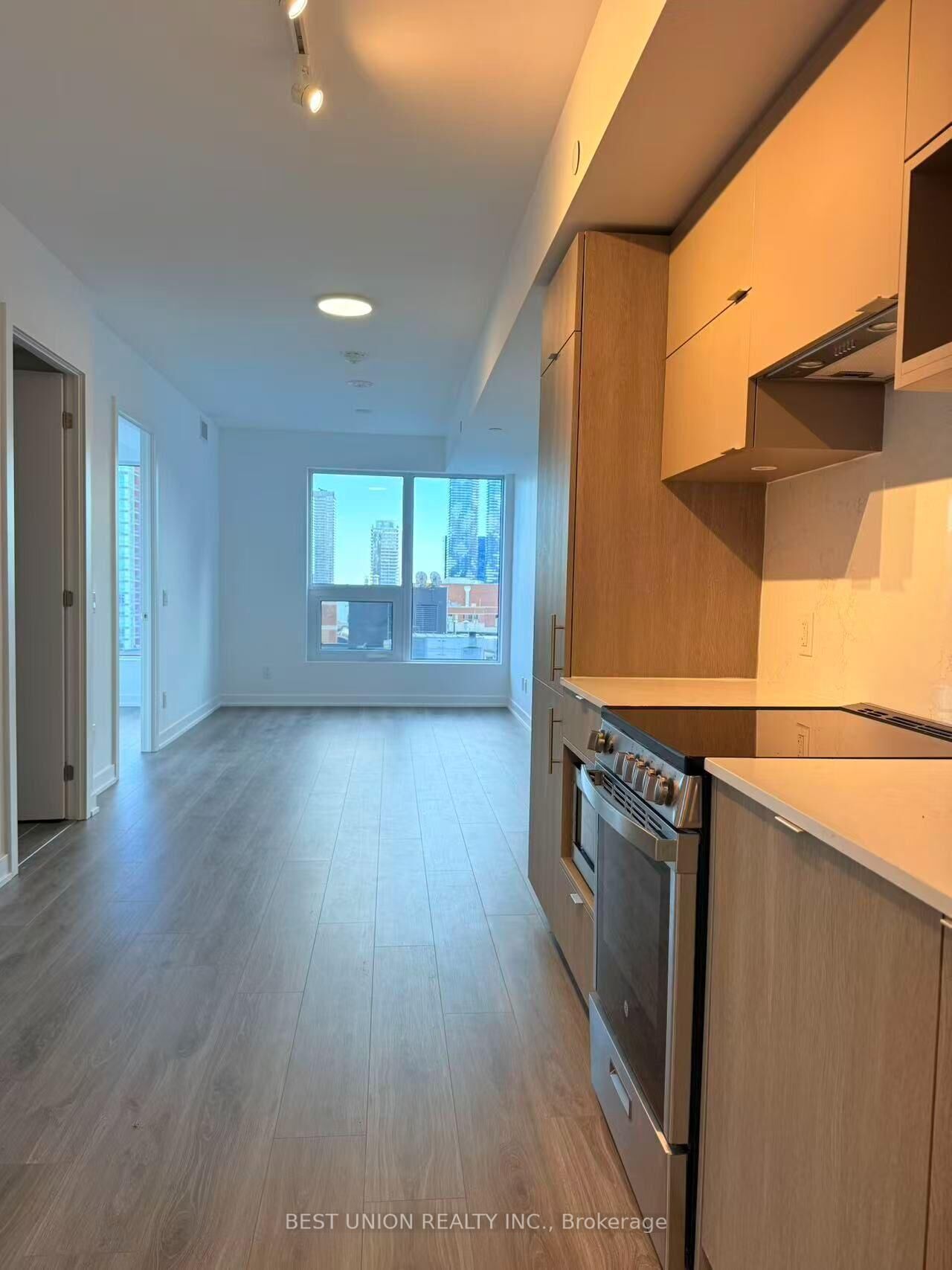 Property Photo:  100 Queen Street E 1806  ON M5C 0B5 