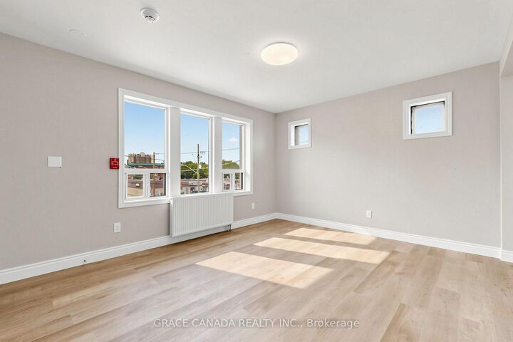 Property Photo:  71 Sanford Avenue S Unit 11  ON L8M 2G7 