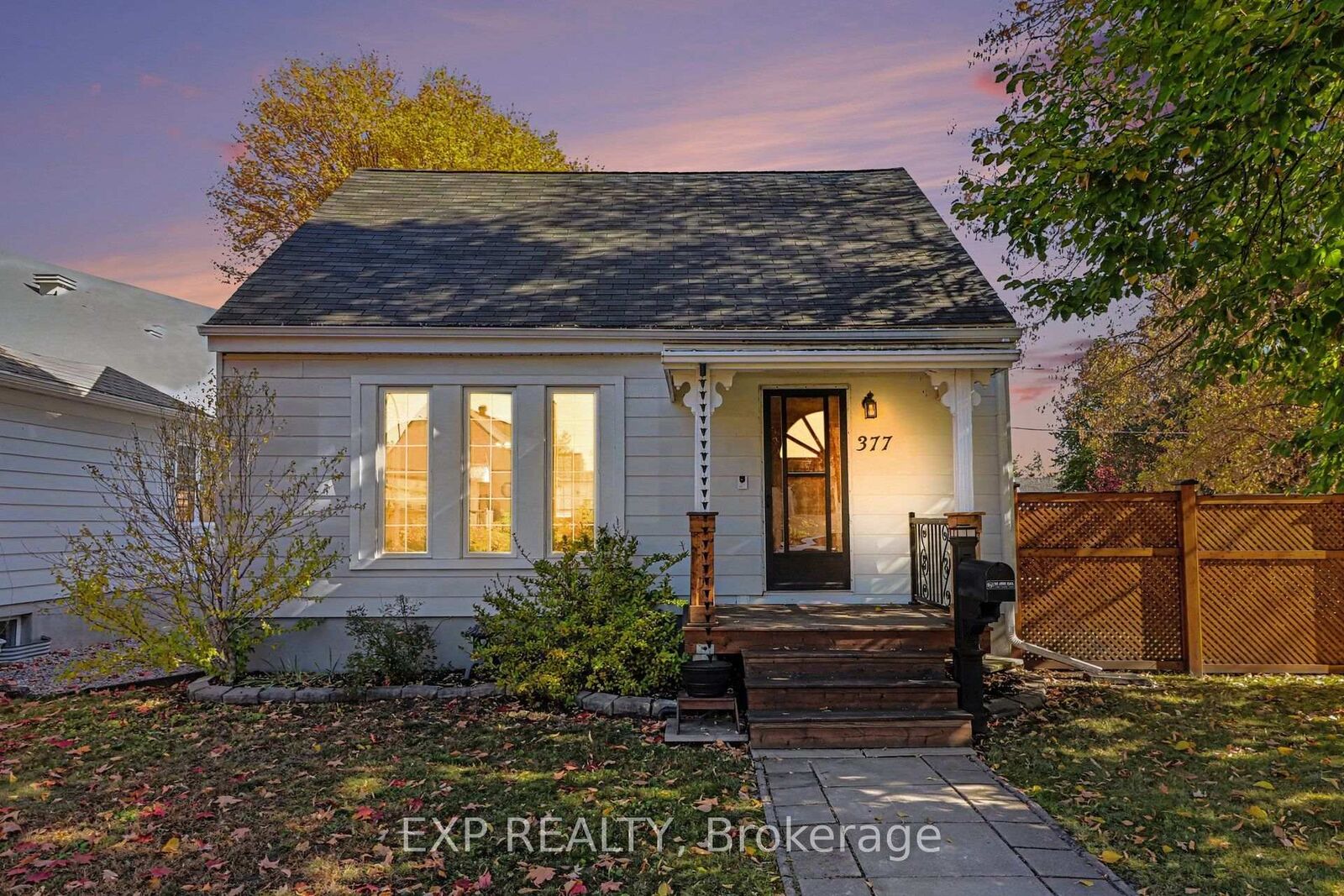 Property Photo:  377 Allen Boulevard  ON K1L 7B4 
