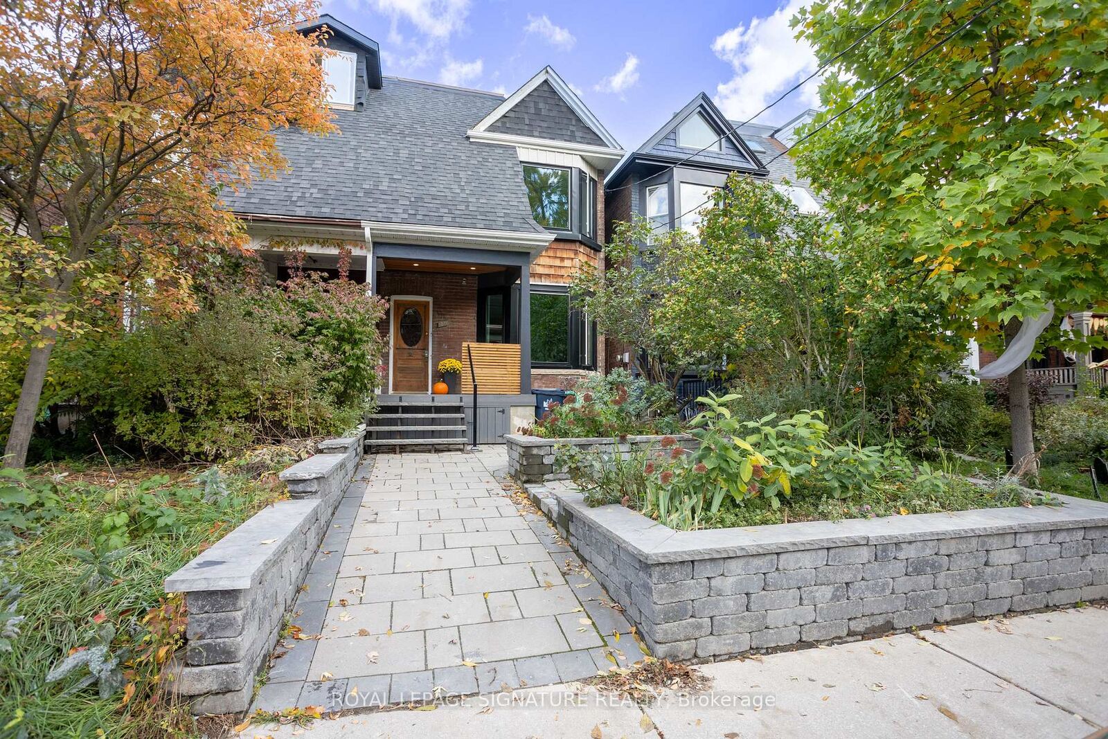 Property Photo:  231 Havelock Street Lower  ON M6H 3B8 