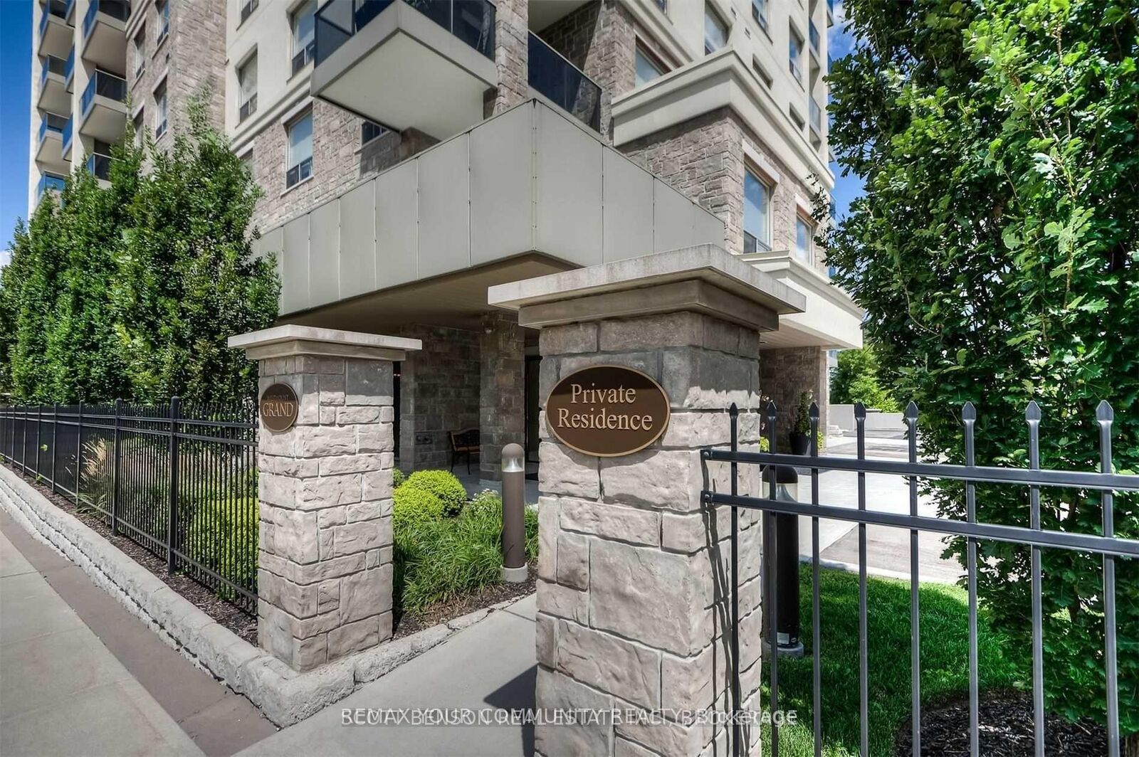 Property Photo:  223 Erb Street W 106  ON N2L 0B3 