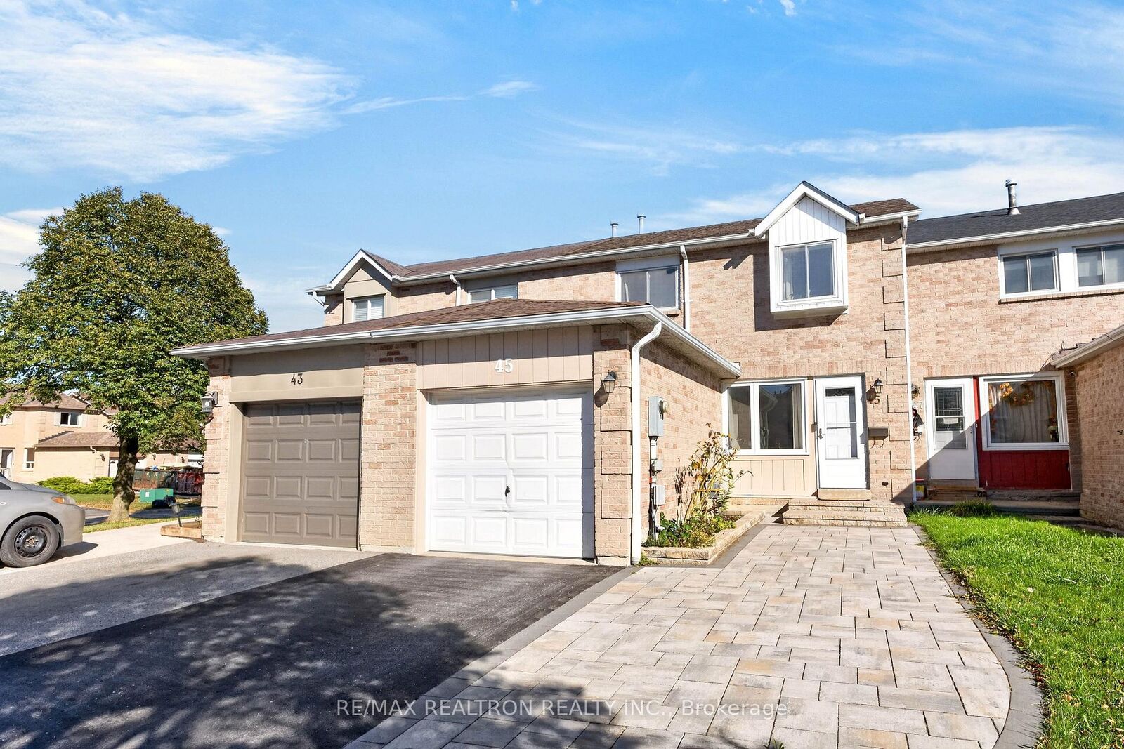 Property Photo:  45 Tams Drive  ON L1Z 1A3 