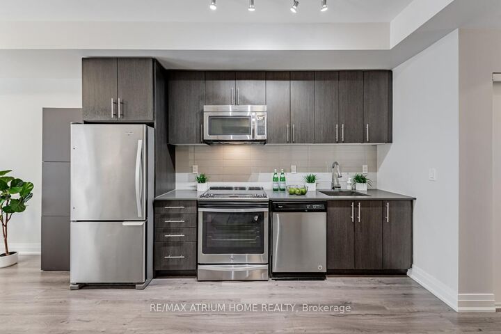 Property Photo:  780 Sheppard Avenue E 18  ON M2K 0E8 