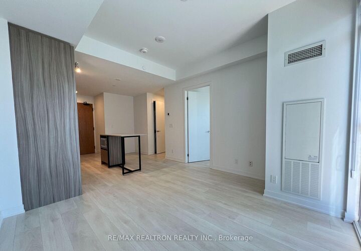 Property Photo:  7950 Bathurst Street B-0910  ON L4J 0L4 
