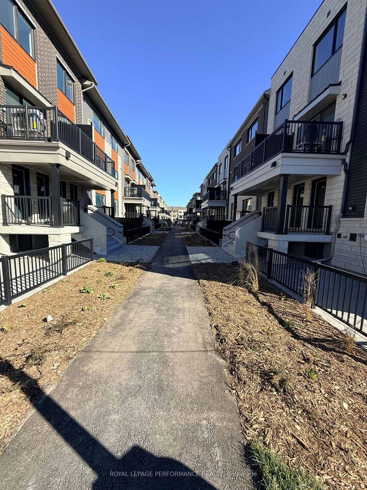 Property Photo:  1001 Glenroy Gilbert Drive 9  ON K2J 5W2 