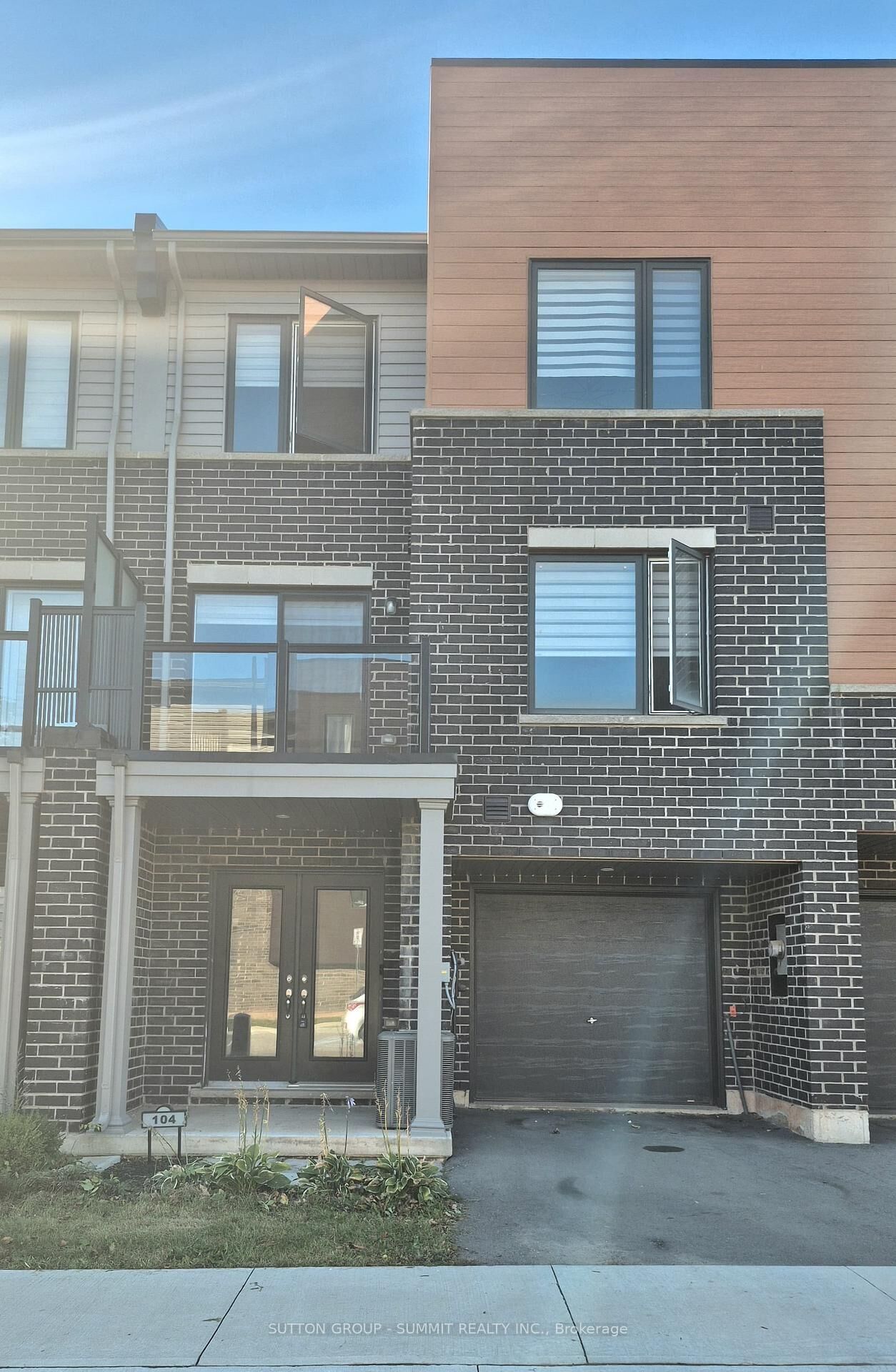 Property Photo:  104 Dryden Lane  ON L8H 0B6 