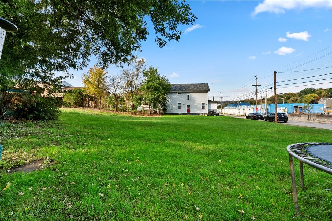 Property Photo: 1112 McIntire Way PA 15014