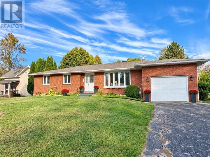 Property Photo:  22 Walter Avenue  ON P3Y 1C8 