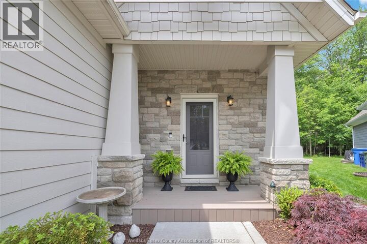Property Photo:  57 Red Oak Crescent  ON N9V 4C4 