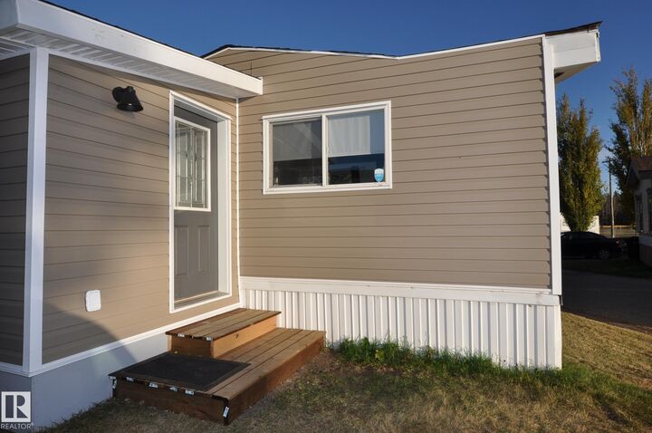 Property Photo:  10410 101 A Street  AB T8R 1B1 