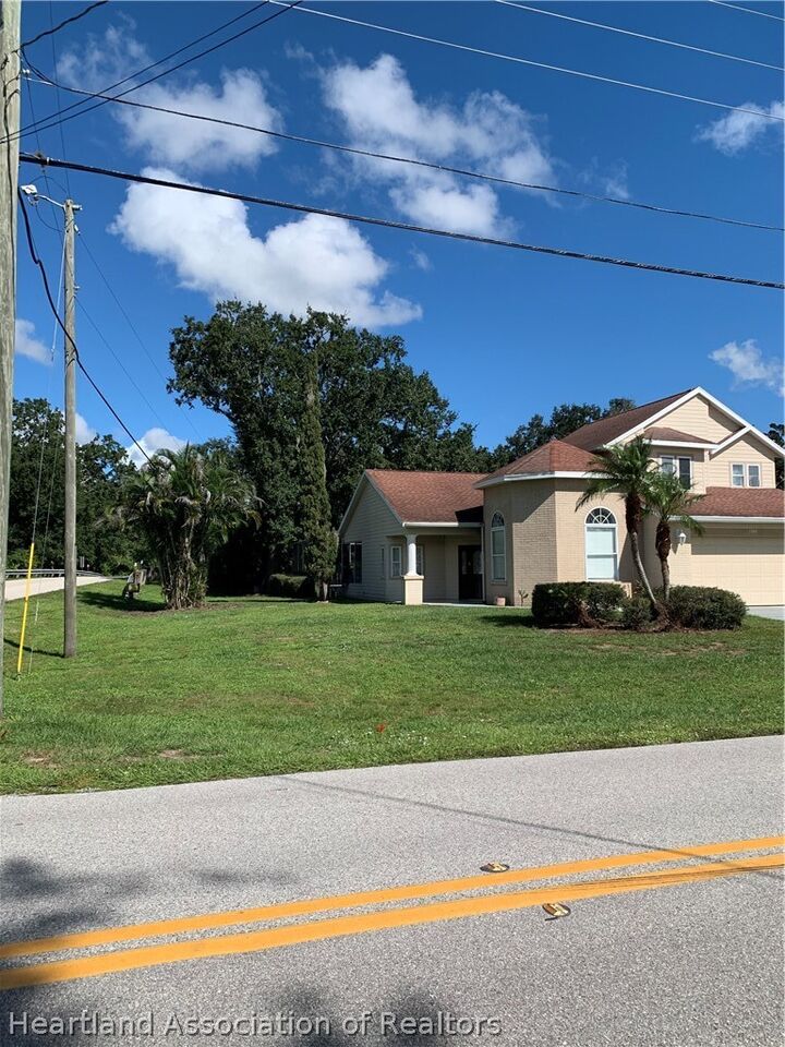 Property Photo:  1505 Lake Clay Drive  FL 33852 
