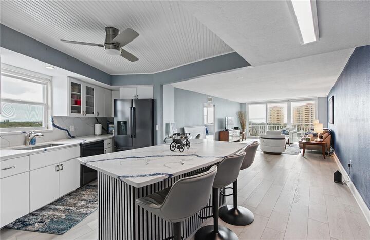 Property Photo: 700 Beach Drive NE 701 FL 33701