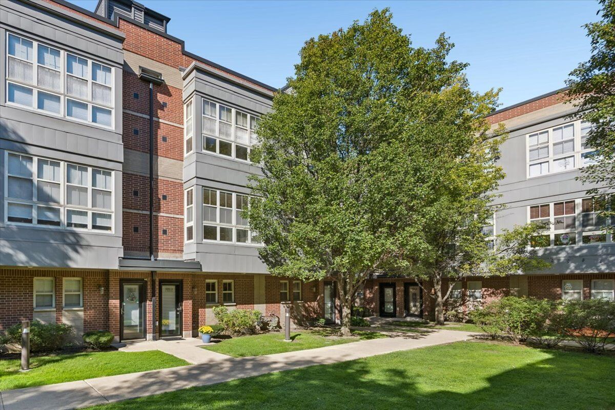 Property Photo:  2321 S Wabash Avenue 4  IL 60616 