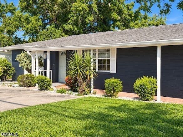 Property Photo: 646 Aqui Esta Drive FL 33950