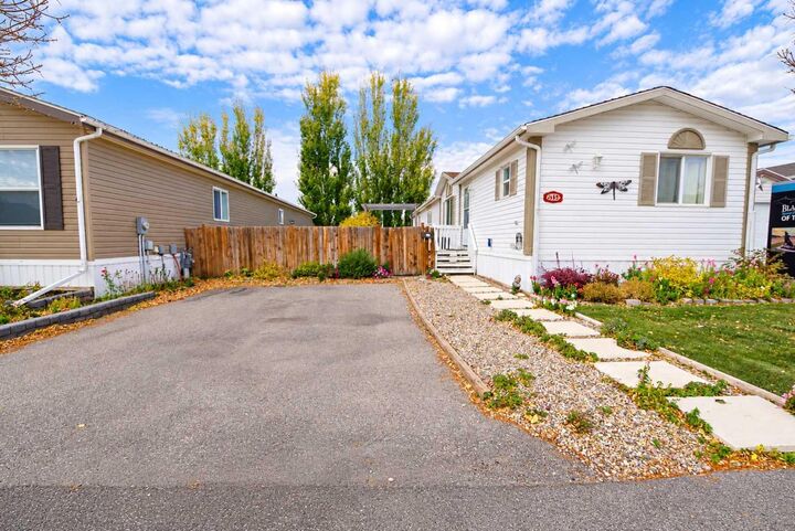 Property Photo:  512 Porter Street  AB T1M 0B1 