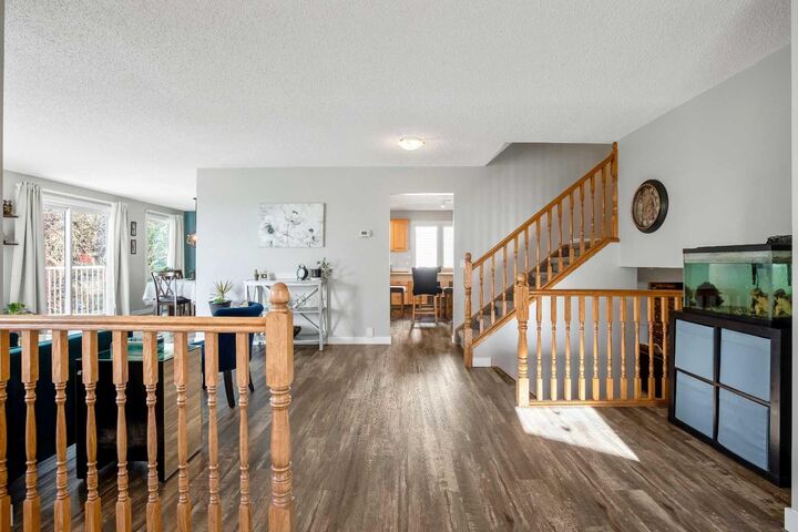 Property Photo:  71 Strathclair Rise SW  AB T3H 1G3 