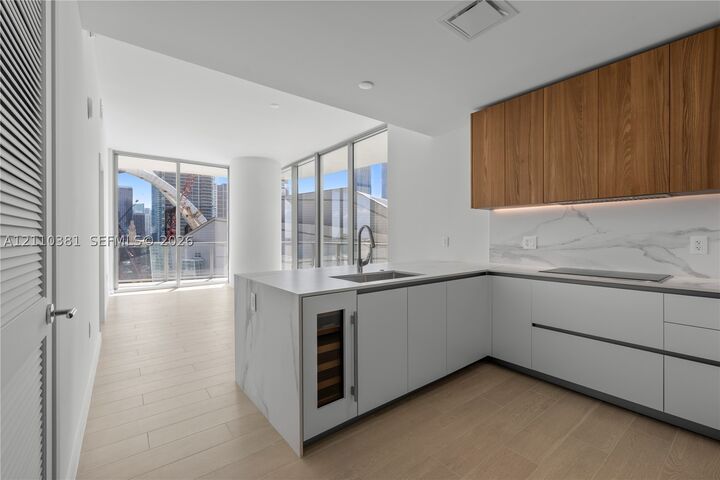 Property Photo:  1400 Biscayne Blvd 902  FL 33132 