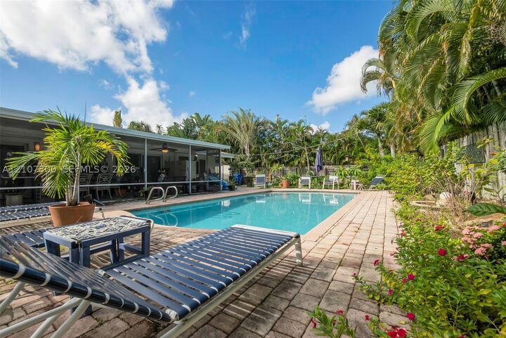 Property Photo:  2051 NE 68th St  FL 33308 