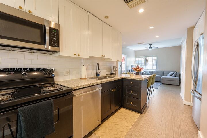 Property Photo: 1351 Meridian Ave 5 FL 33139