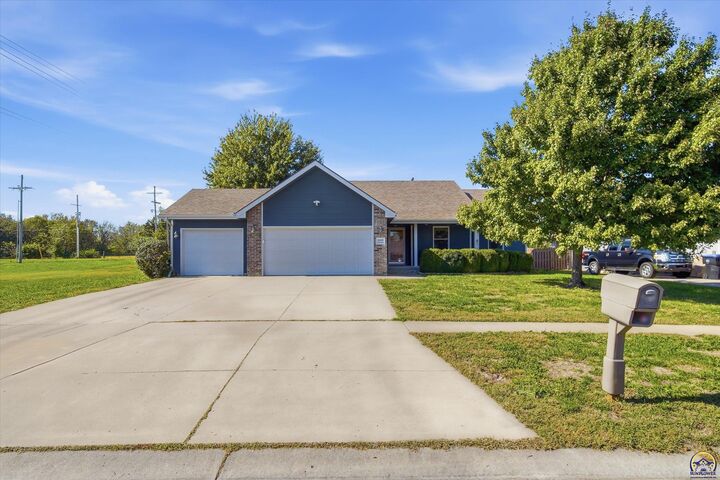 Property Photo:  4109 SW Moundview Dr  KS 66610 