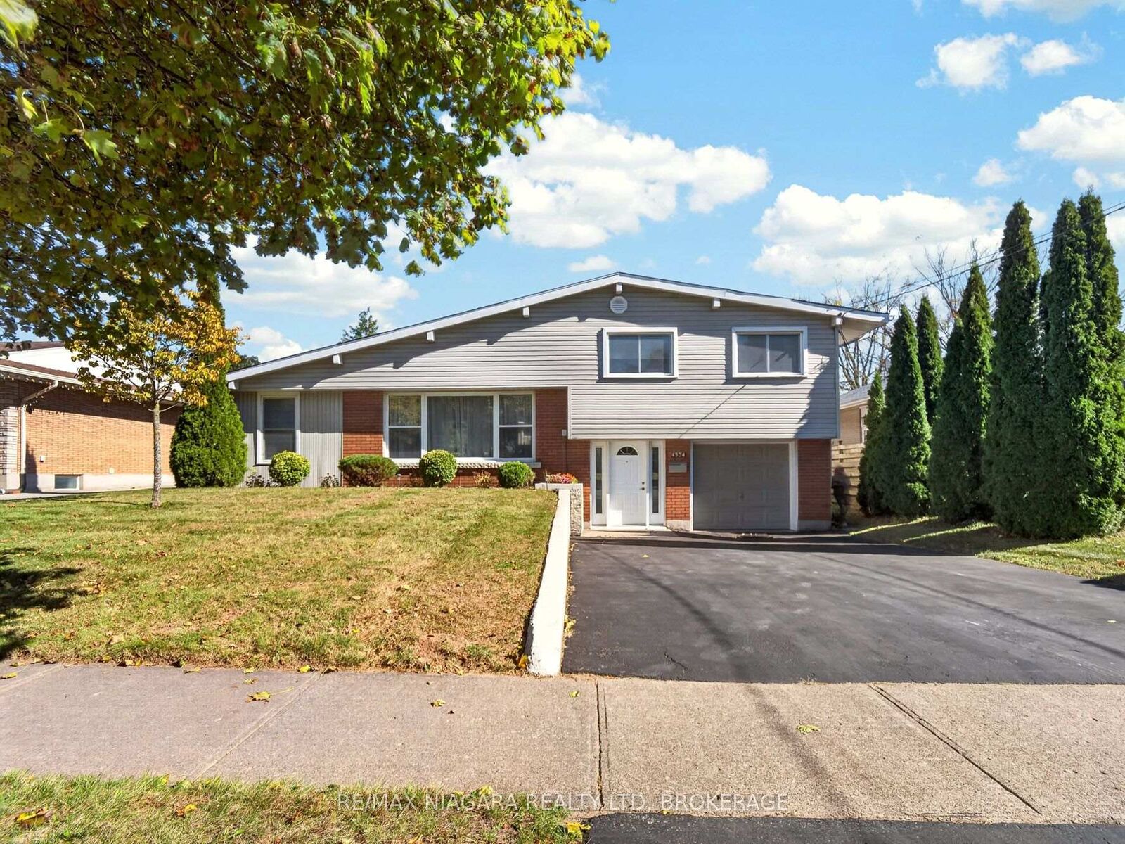 Property Photo: 4534 Pettit Avenue ON L2E 6L2