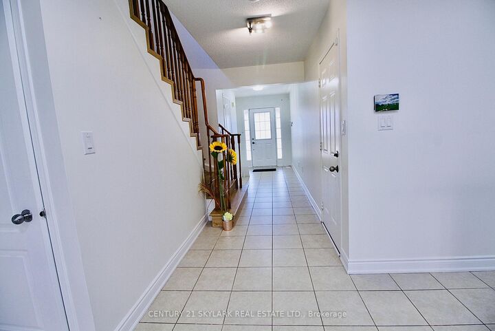 Property Photo:  61 Lightcatcher Circle  ON L6P 3P5 