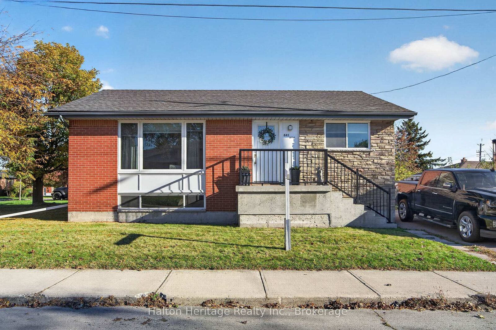 Property Photo:  841 Tenth Avenue  ON L8T 3L7 