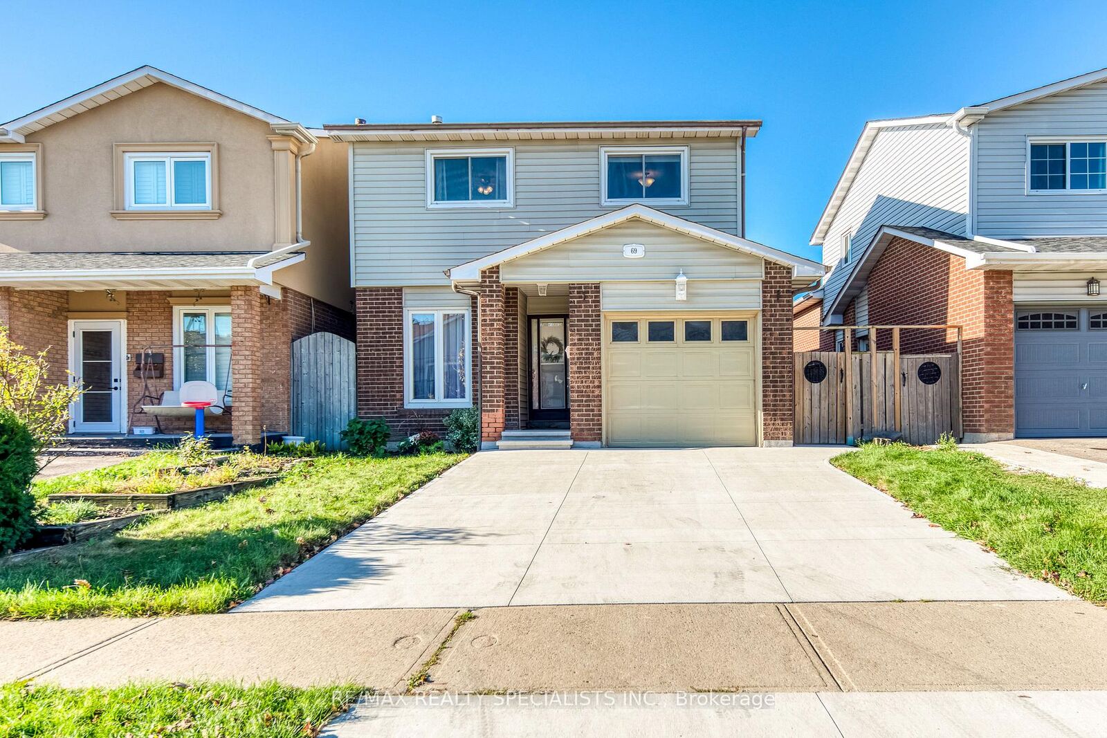 Property Photo:  69 Winterfold Drive  ON L6V 3S9 