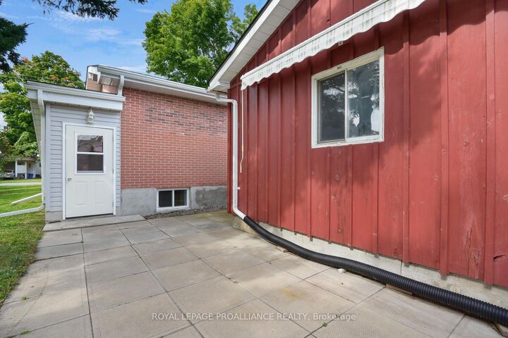Property Photo:  3 Geneva Court  ON K6V 1M7 