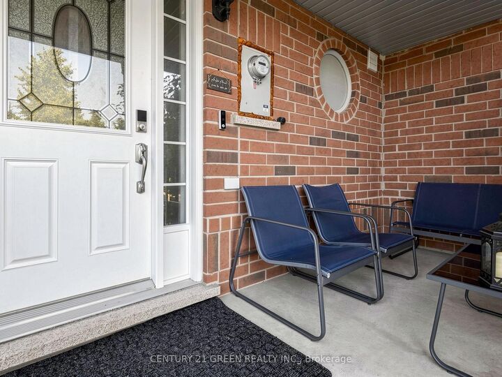 Property Photo:  821 Bennett Boulevard  ON L9T 6X9 