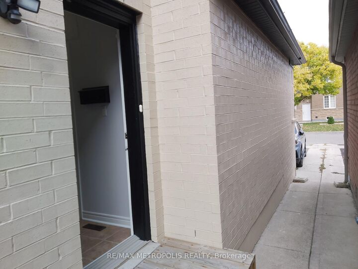 Property Photo:  42 Dolly Varden Drive Bsmt  ON L6R 3L3 