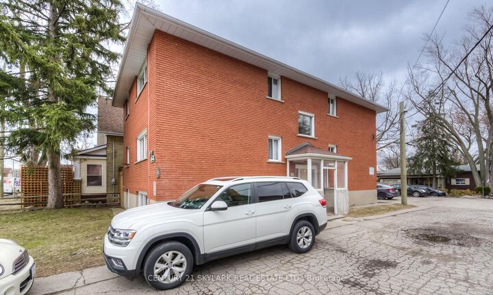 Property Photo:  75 Highland Road E 2  ON N2M 3V8 
