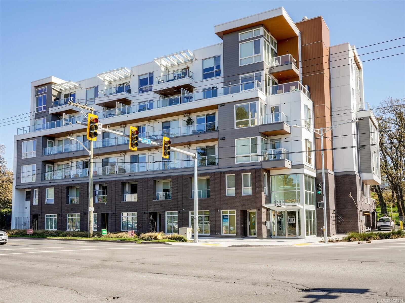 Property Photo:  1301 Hillside Ave #308  BC V8T 2B3 